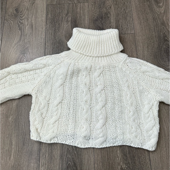 Chic Cropped Knitted Sweater - Picture 2 of 4